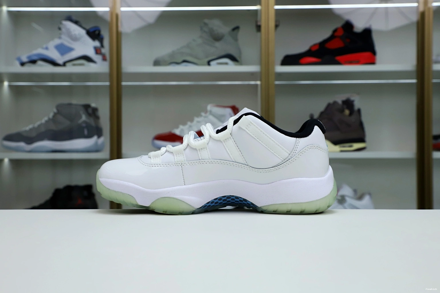 BLUE AIR LOW RETRO LEGEND 11 JORDAN 1004